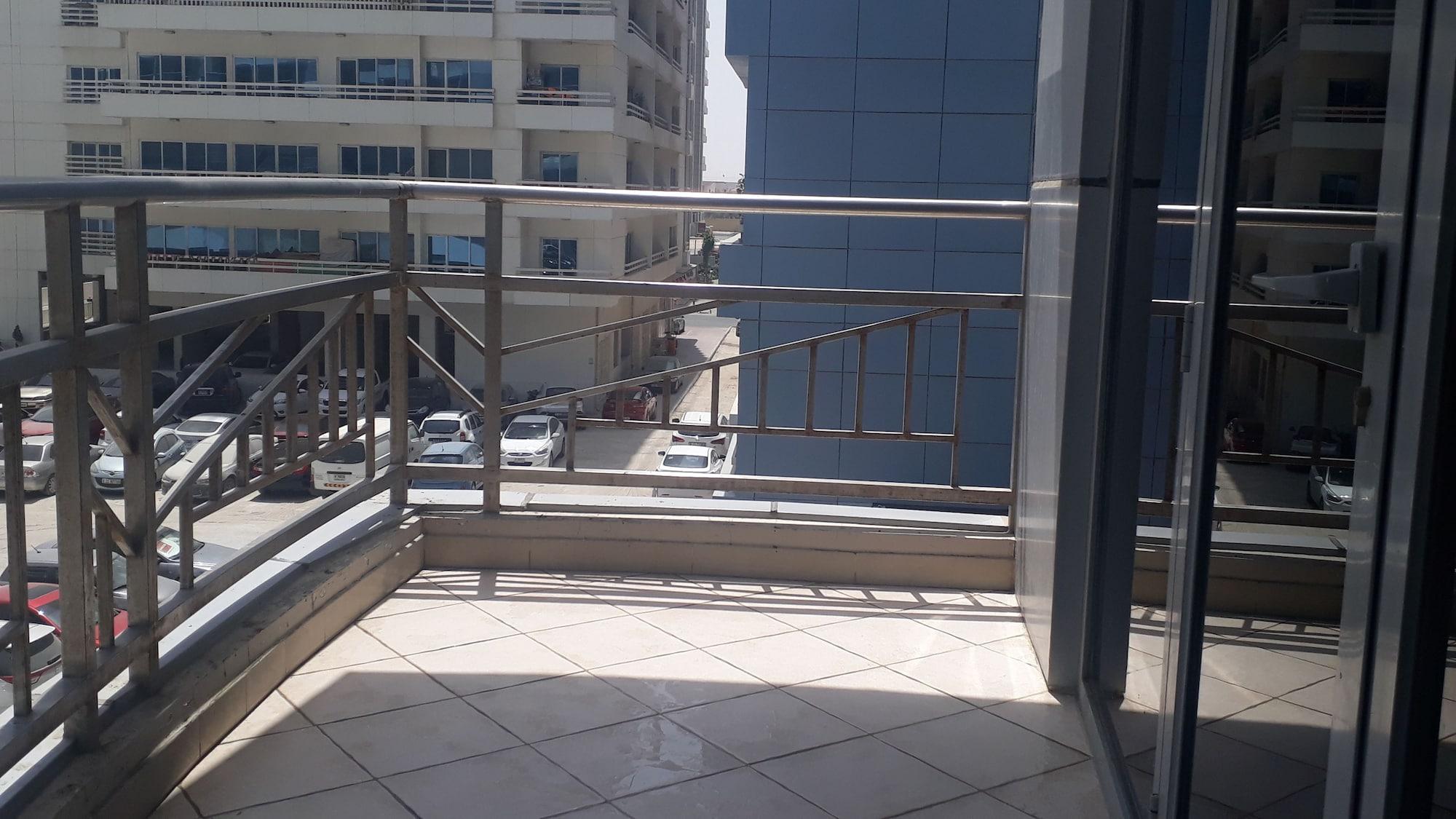 Al Waleed Palace Hotel Apartment Al Barsha Dubai Ngoại thất bức ảnh